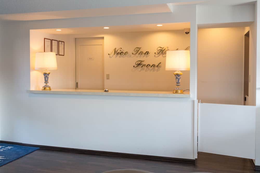 Receptionist