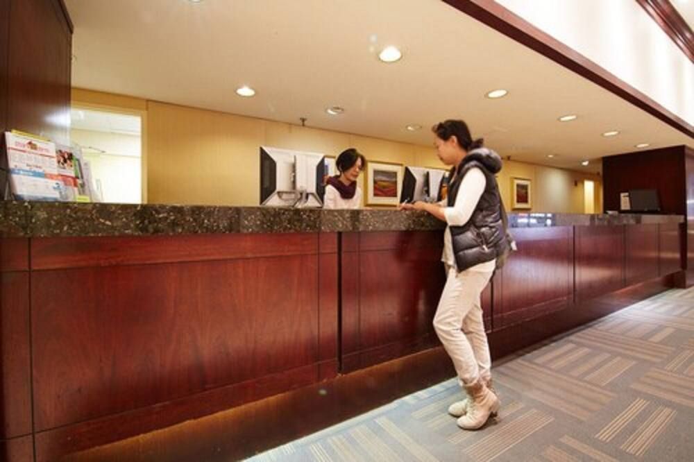 Receptionist