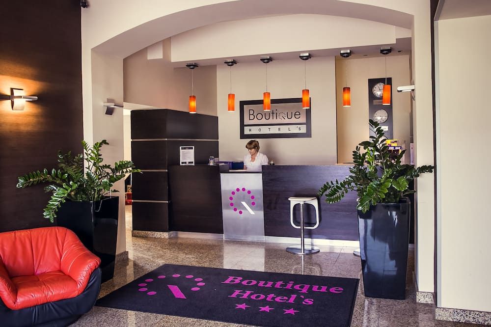 Receptionist