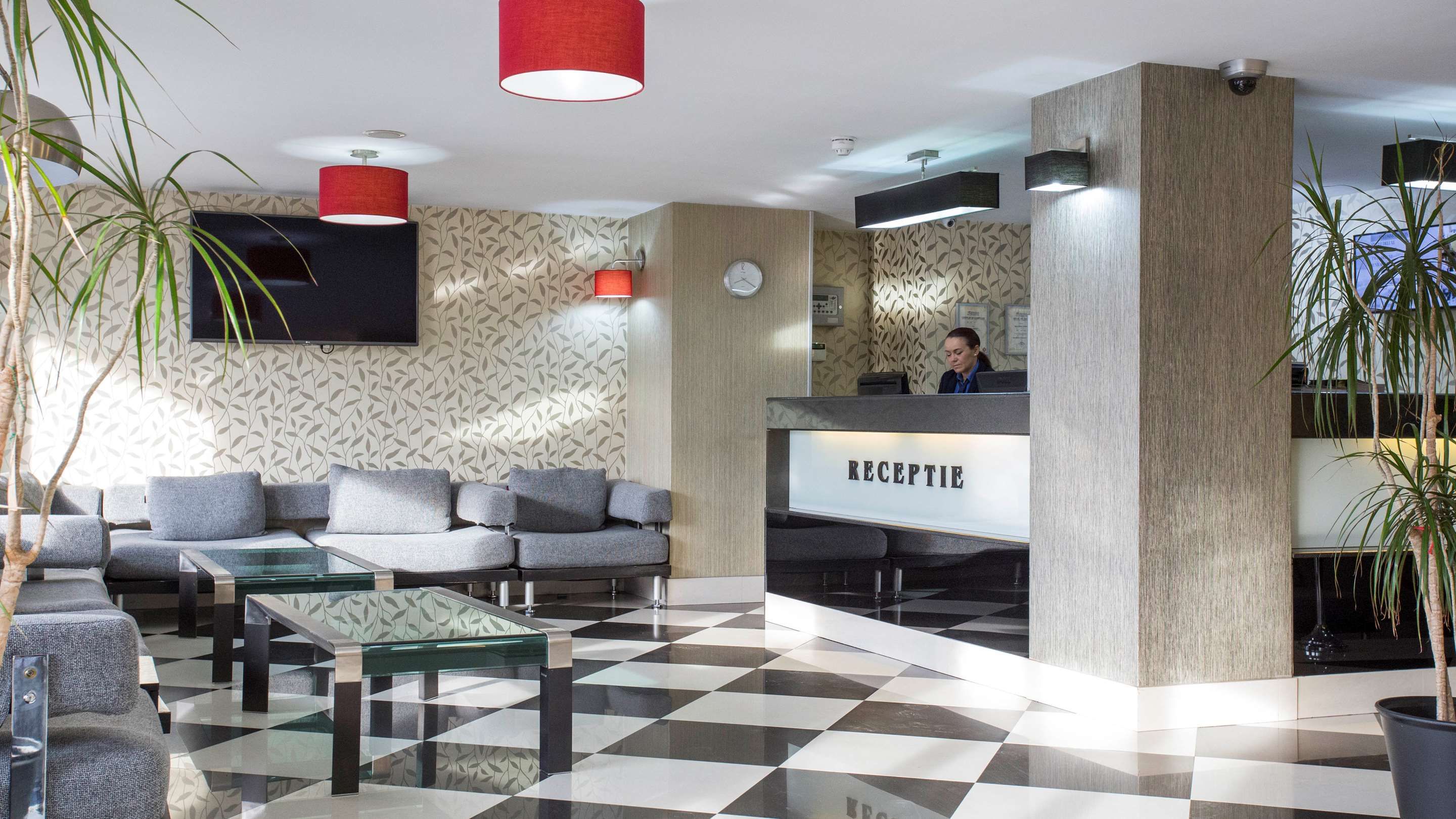 Receptionist