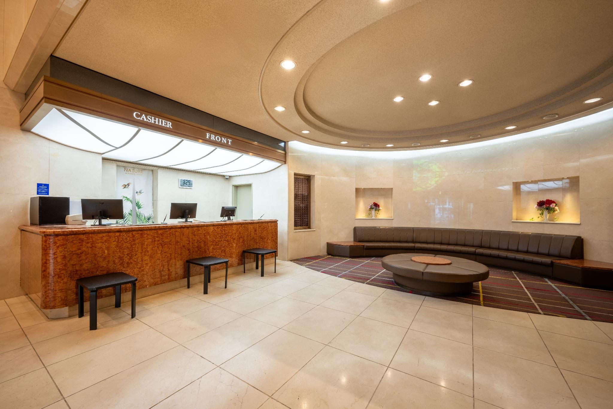 Receptionist