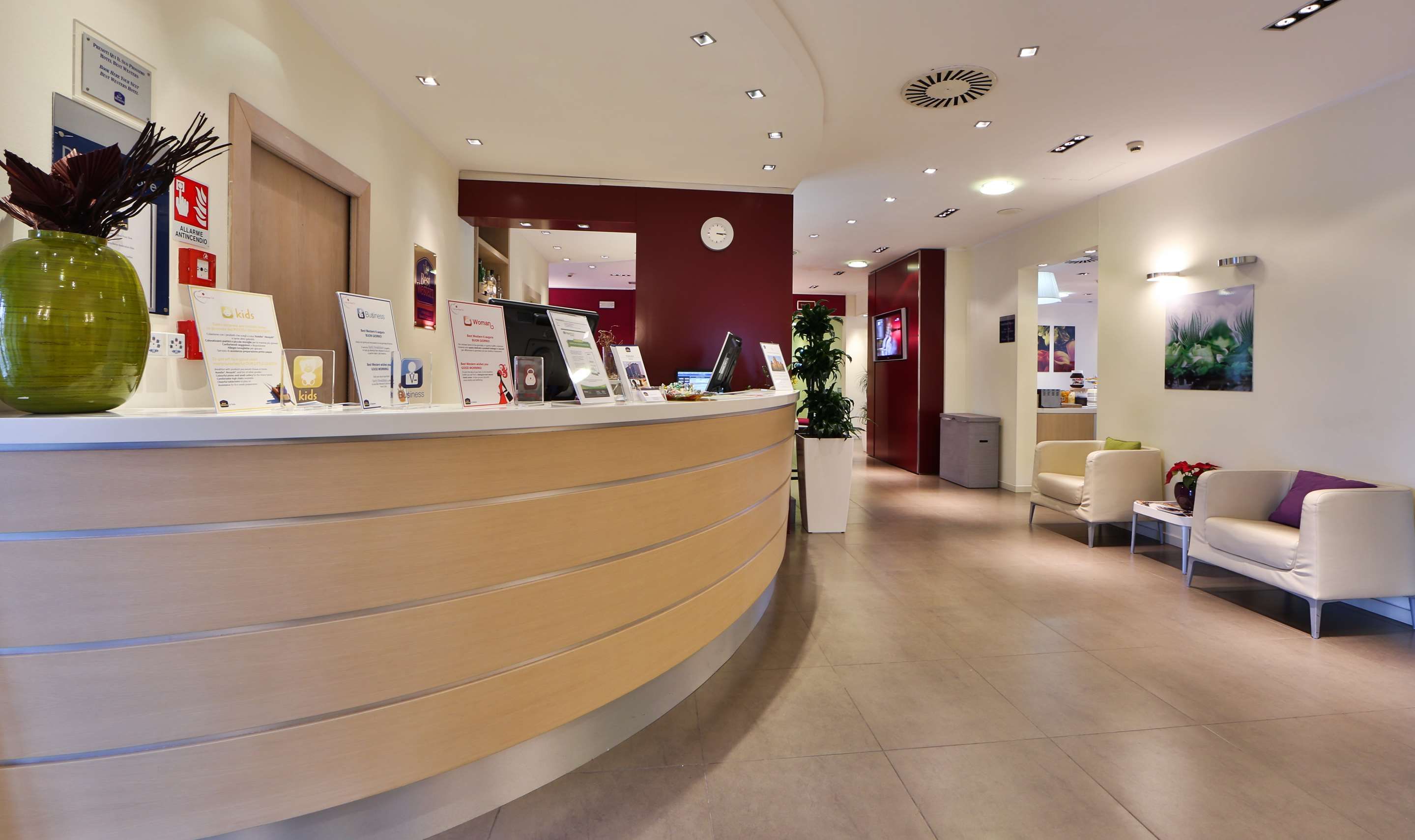 Receptionist