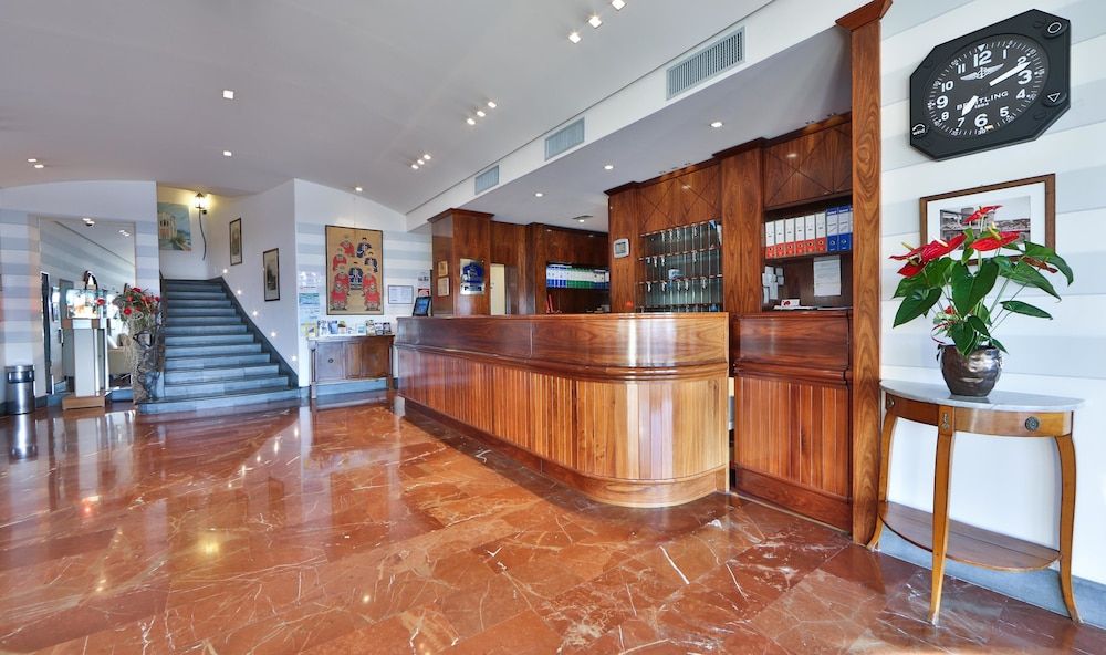 Receptionist