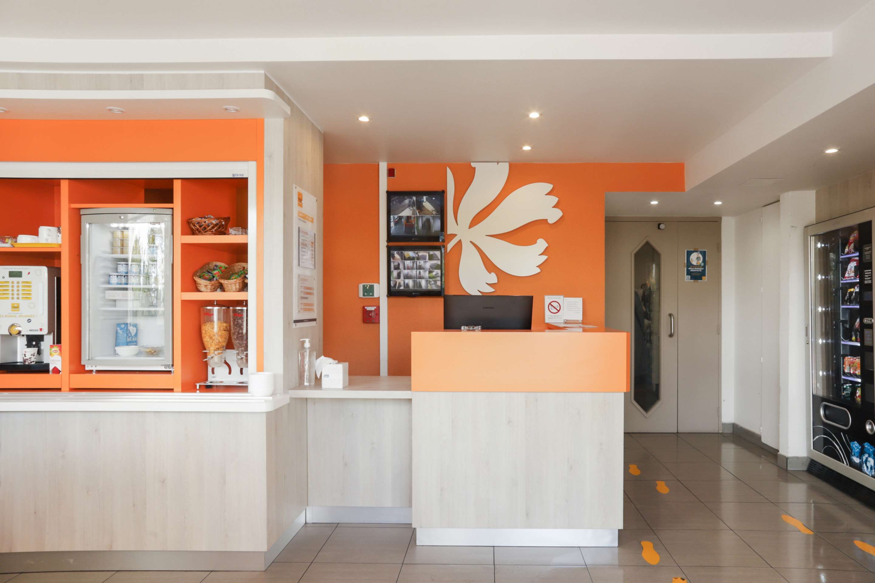 Receptionist
