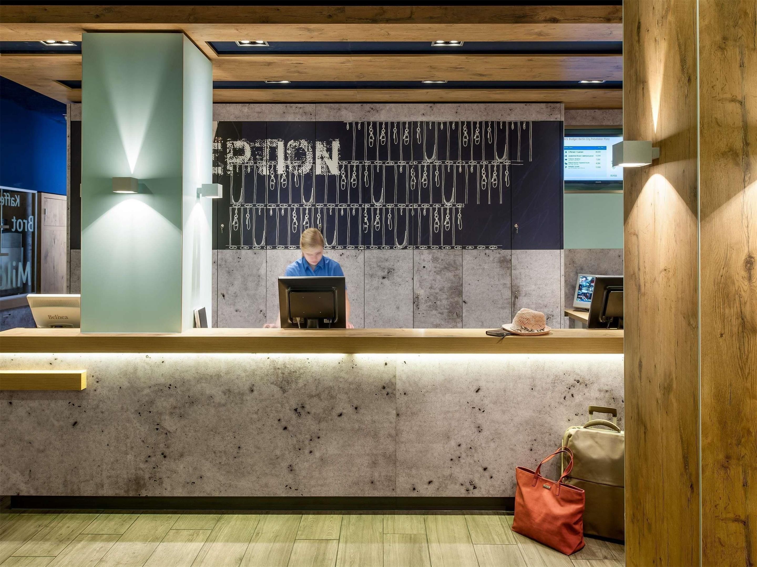 Receptionist