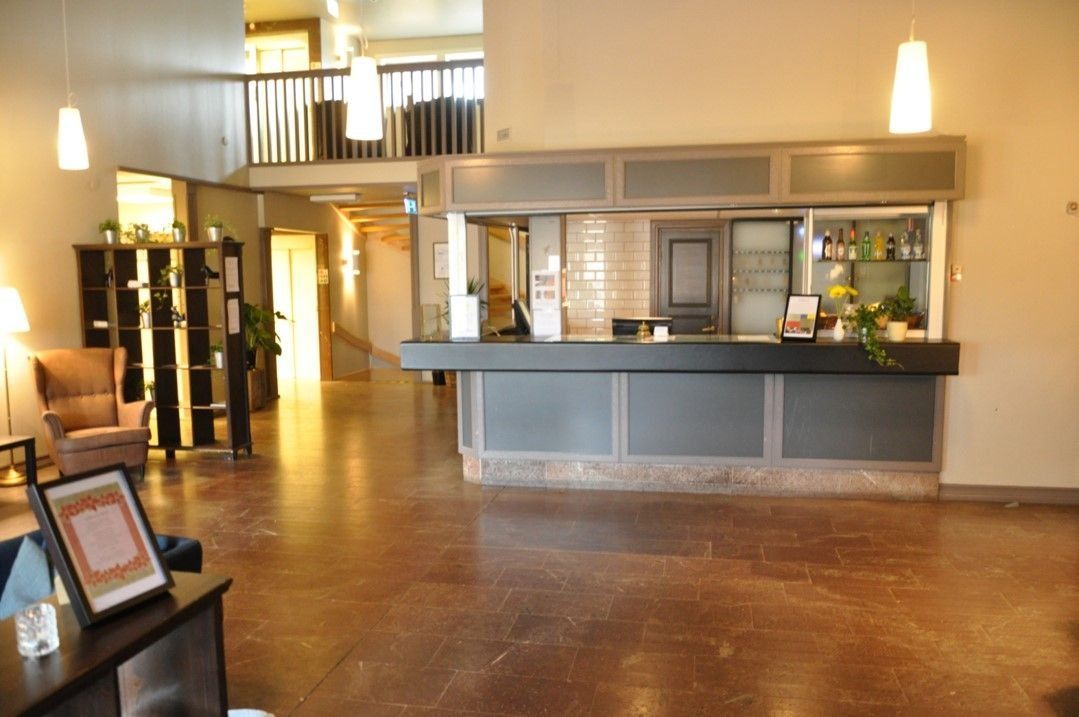 Receptionist