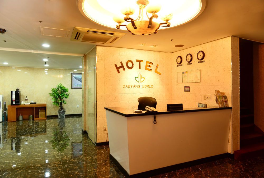 Receptionist