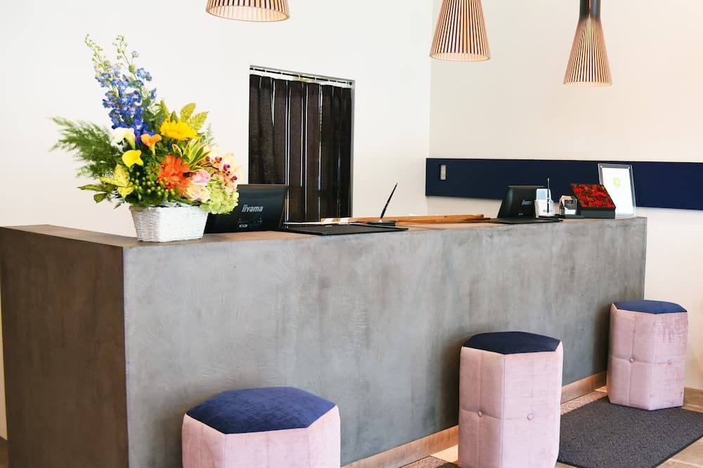 Receptionist
