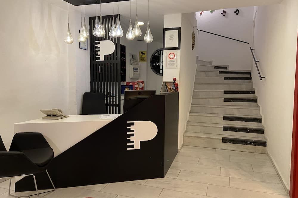 Receptionist