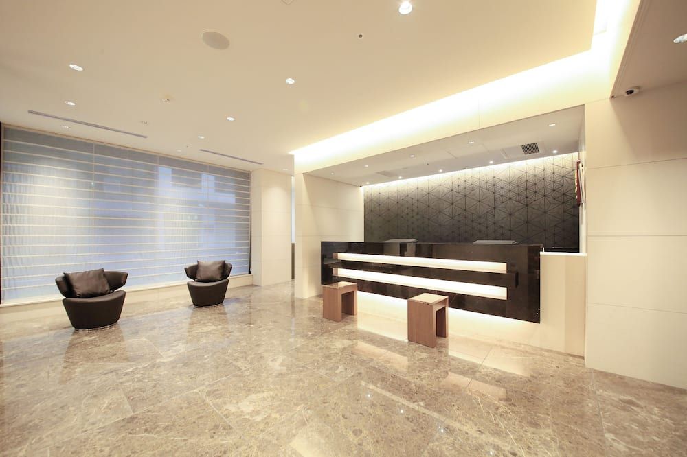 Receptionist