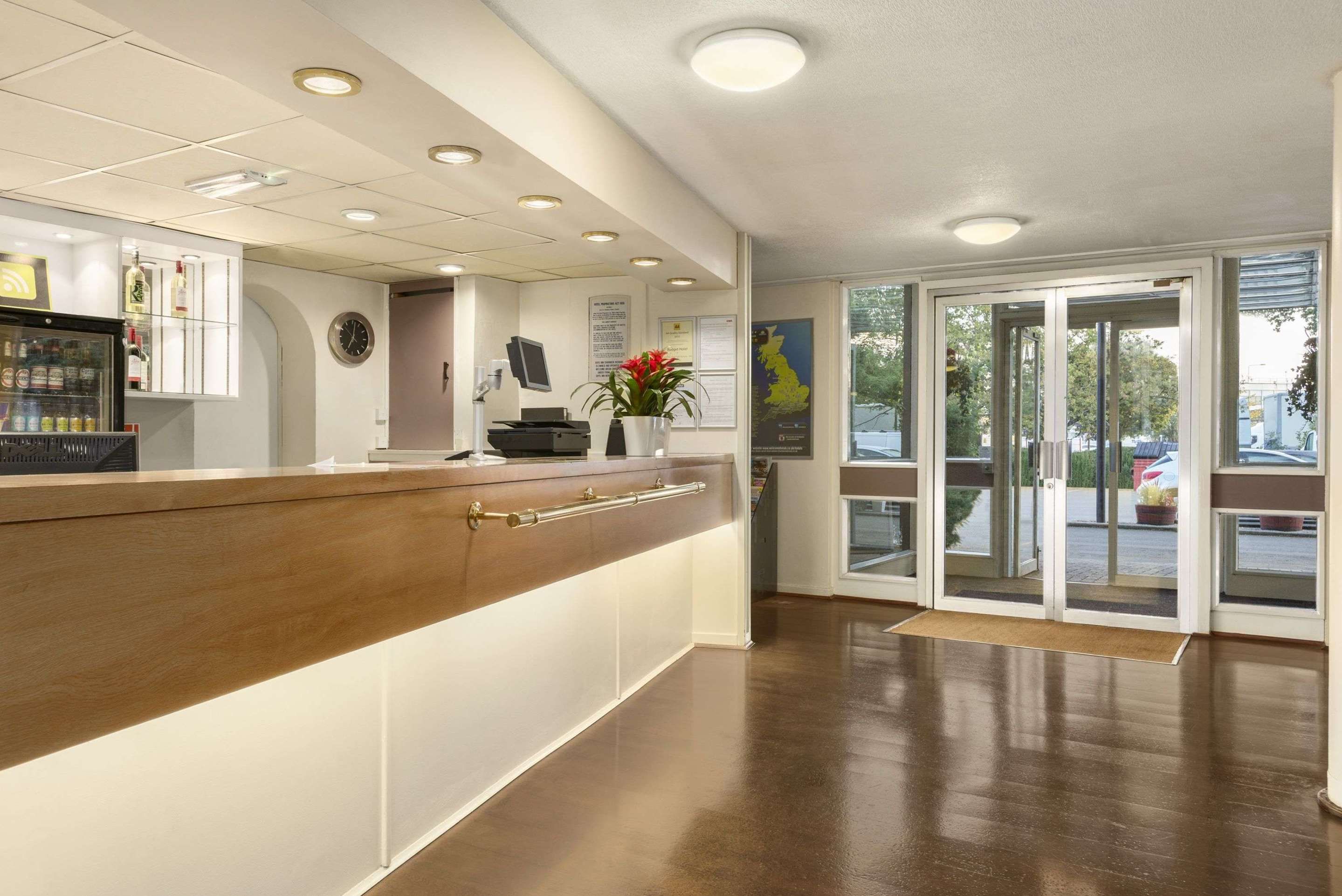 Receptionist