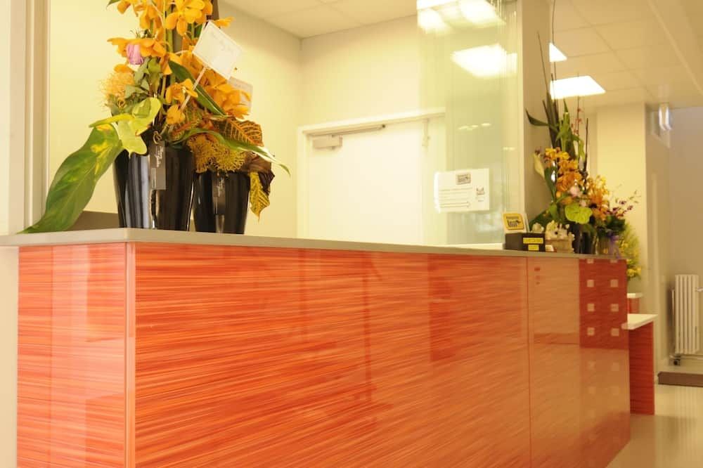 Receptionist