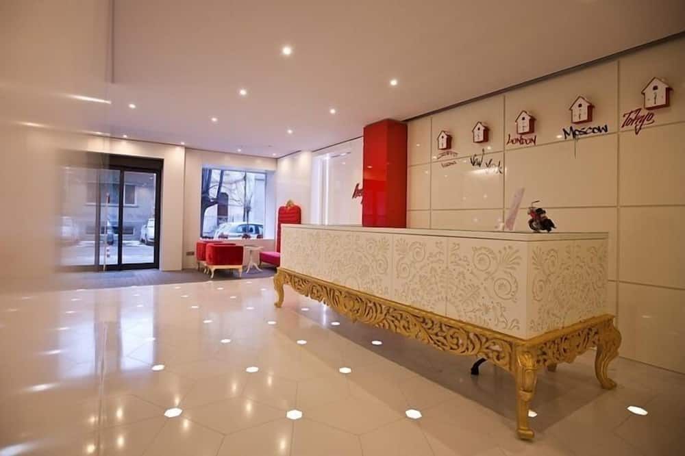 Receptionist