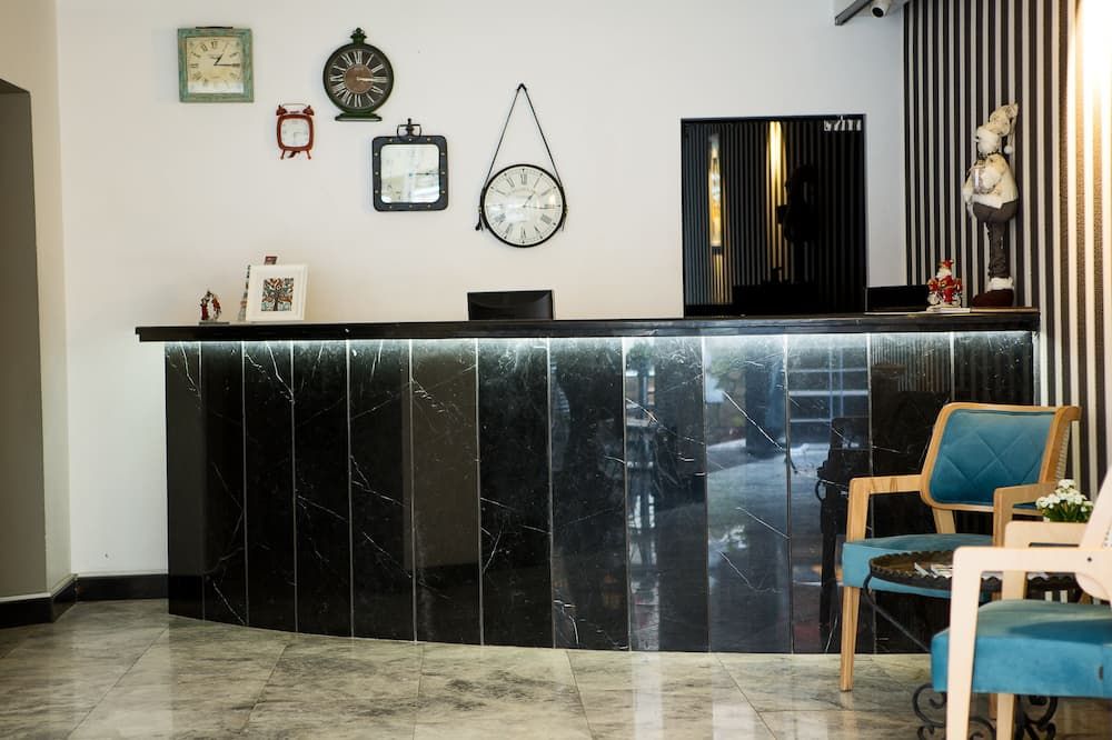 Receptionist