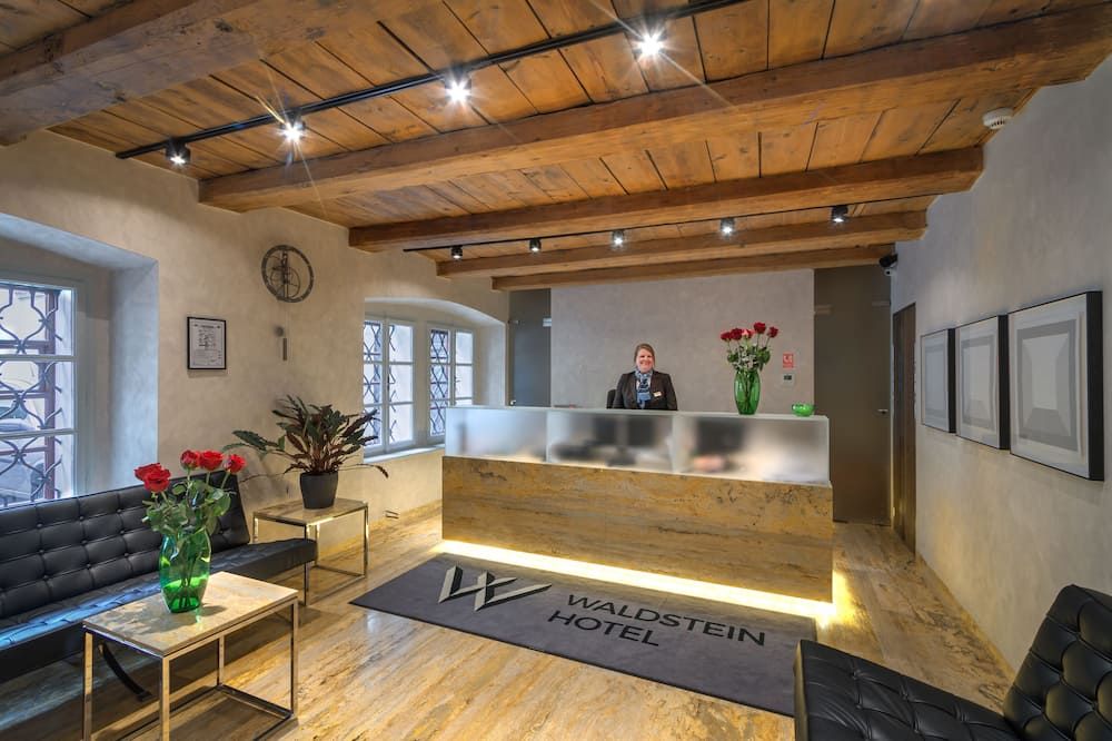 Receptionist