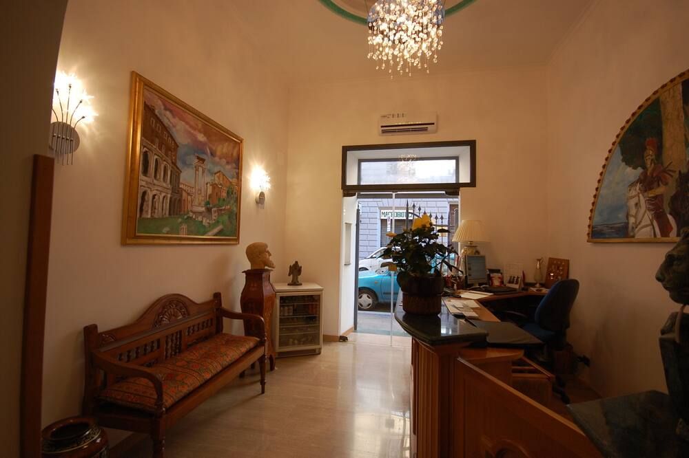 Receptionist