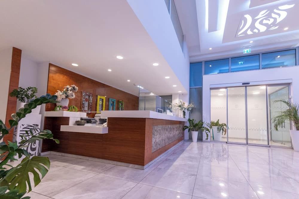 Receptionist