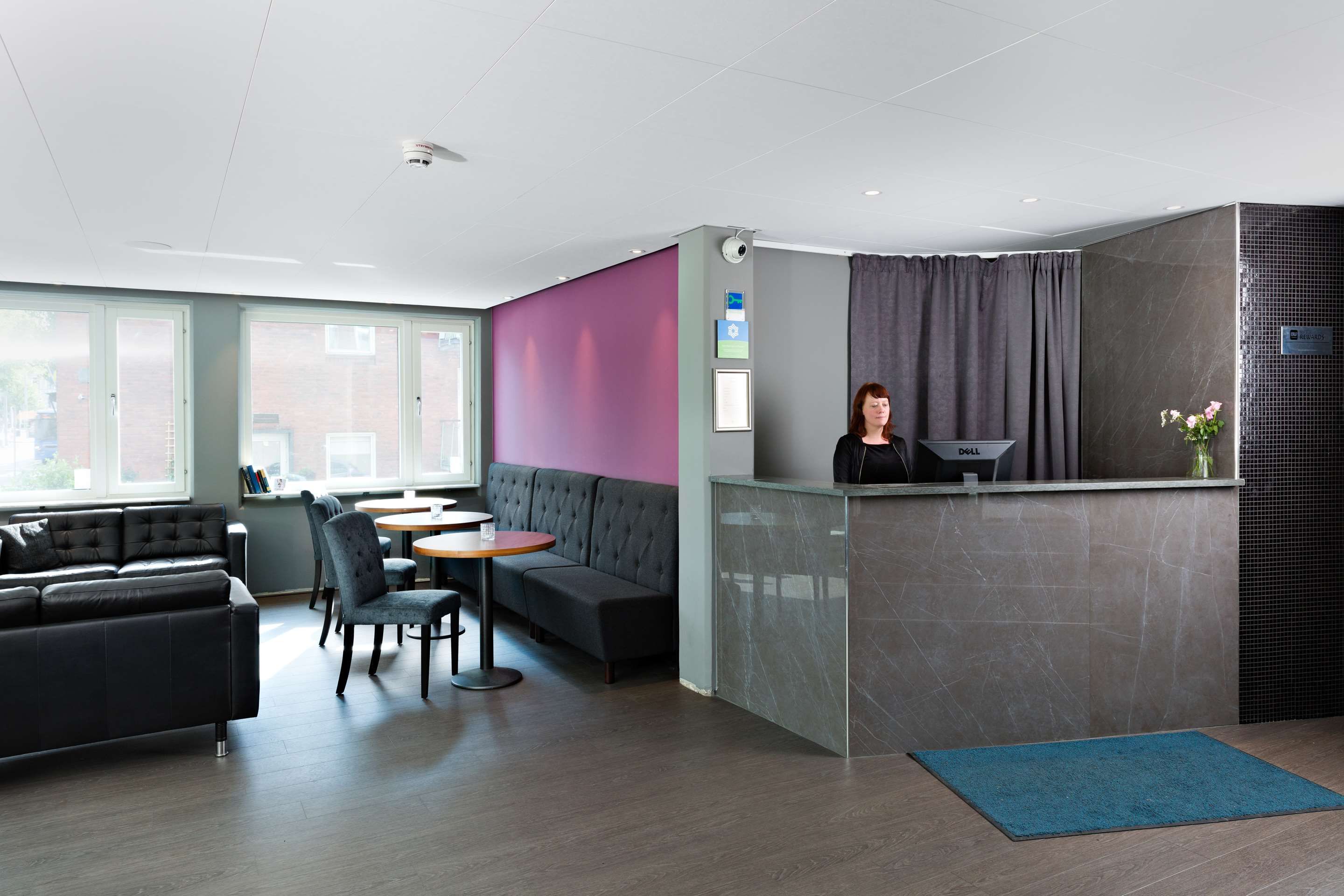 Receptionist