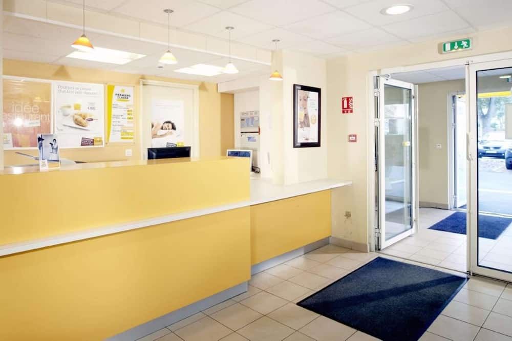 Receptionist