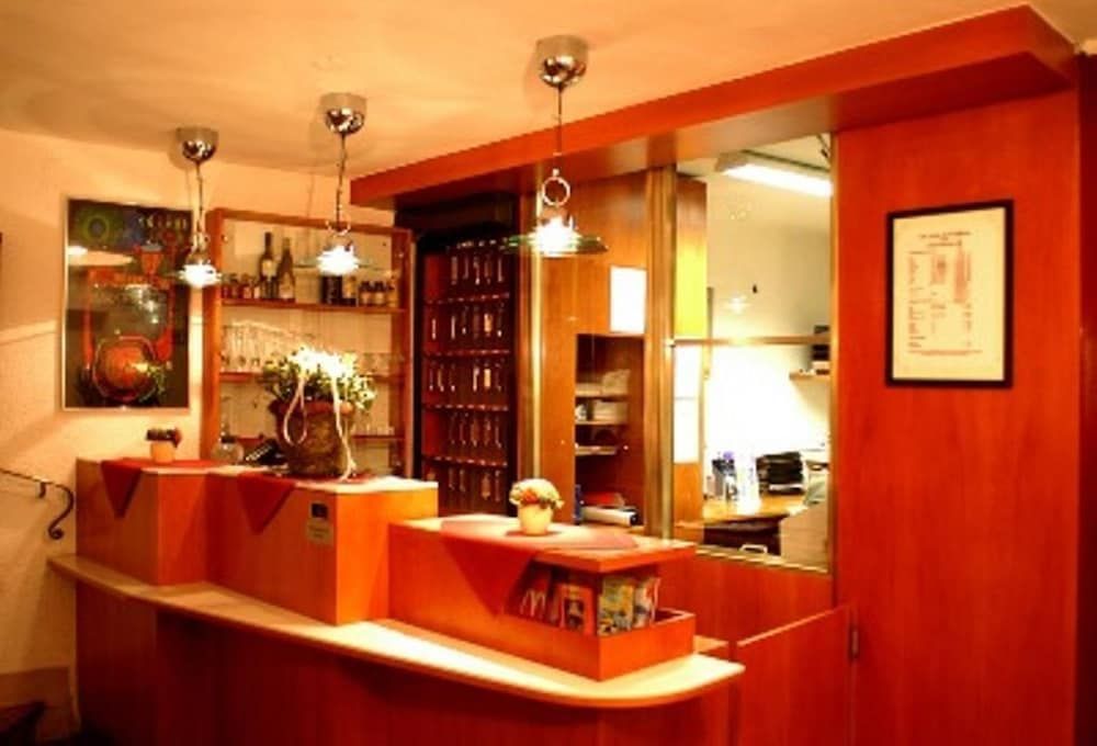 Receptionist