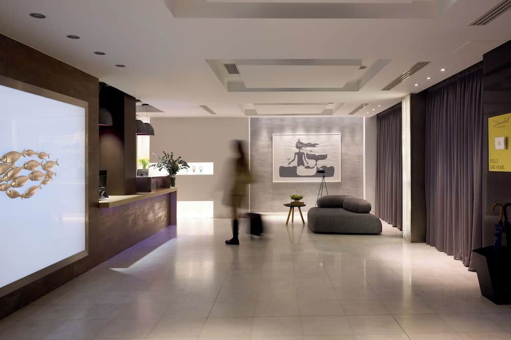 Receptionist