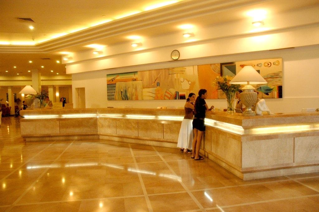 Receptionist
