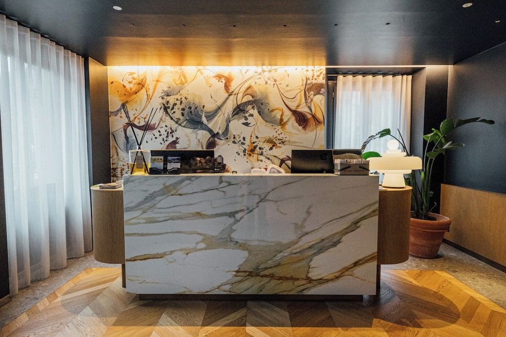 Receptionist