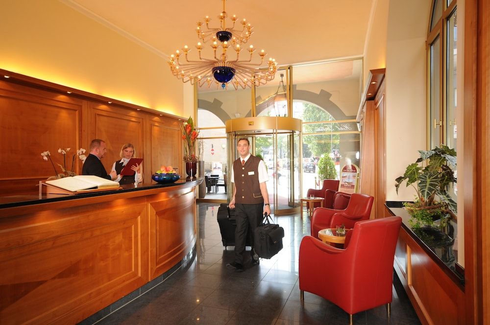 Receptionist