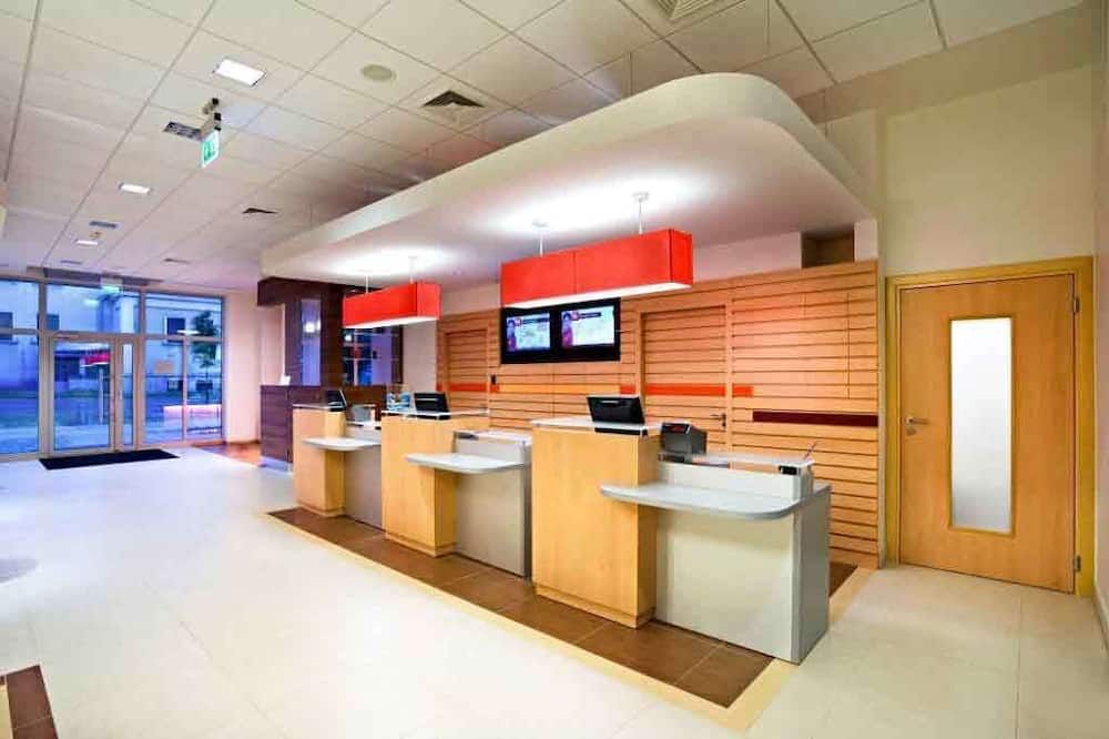Receptionist