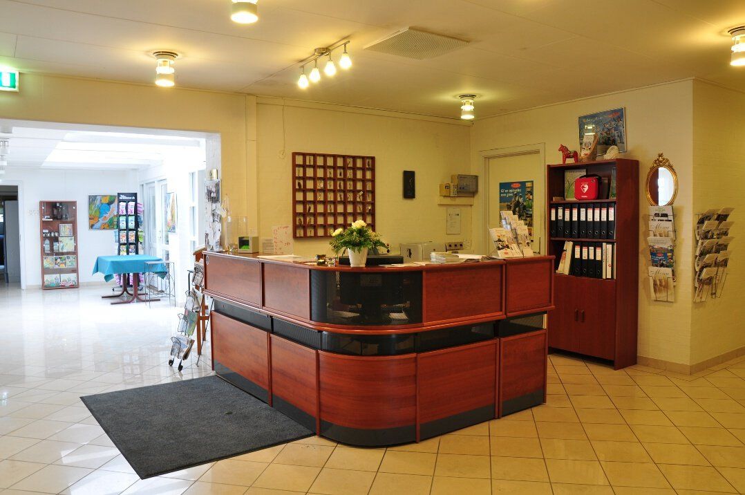 Receptionist