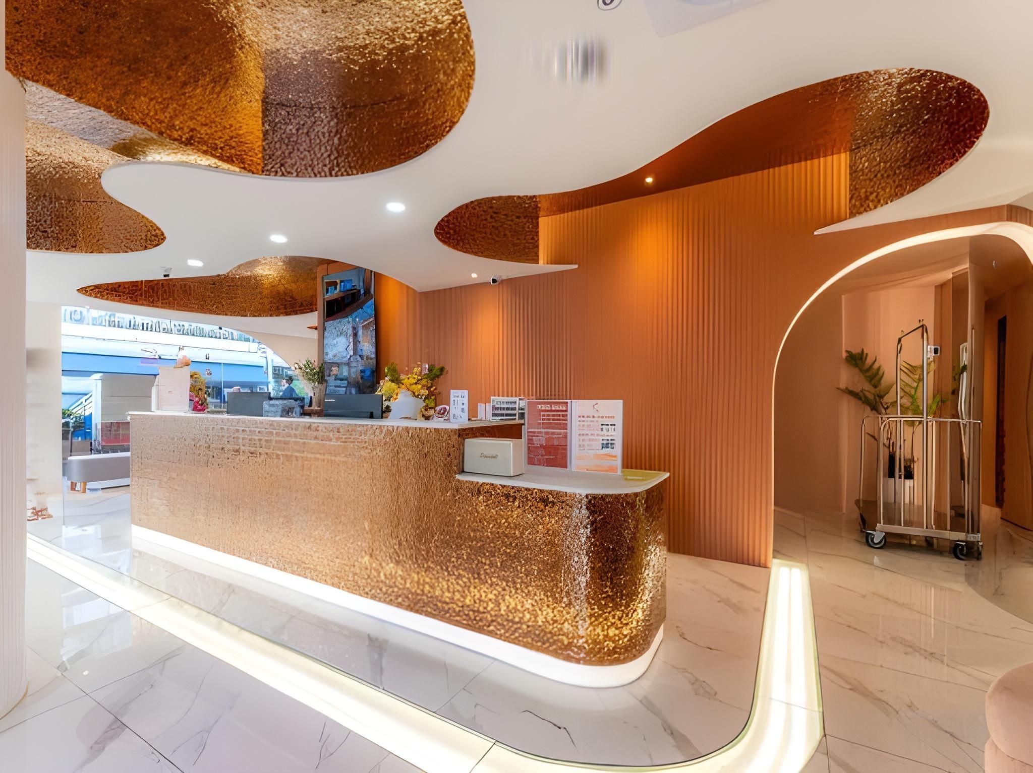 Receptionist