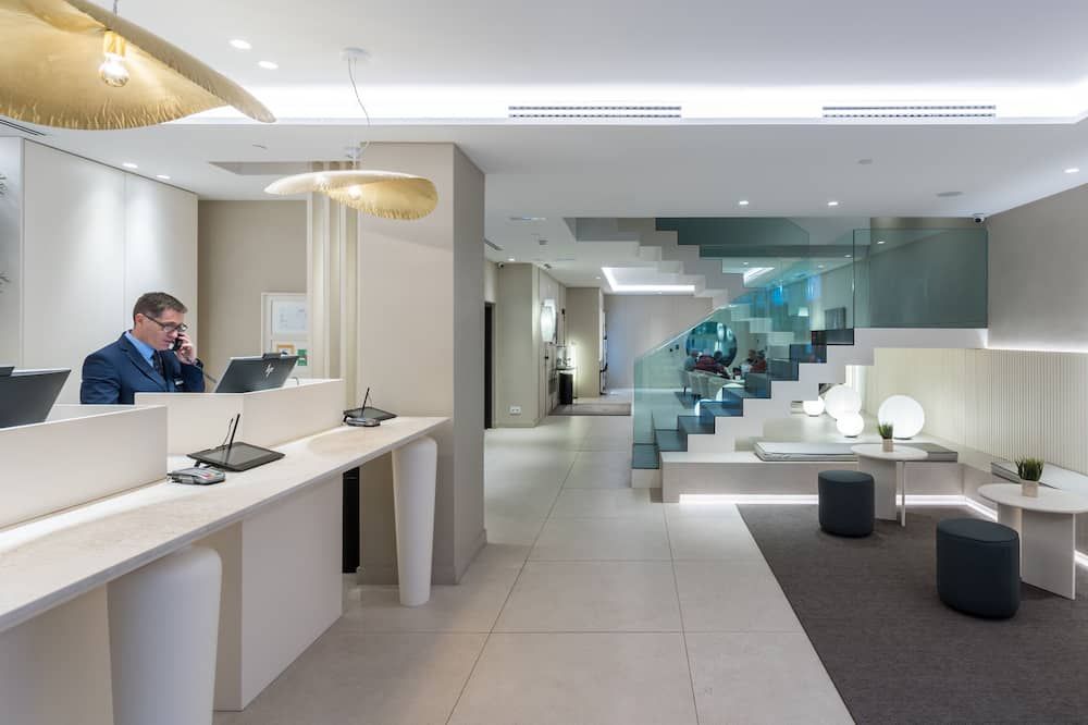 Receptionist