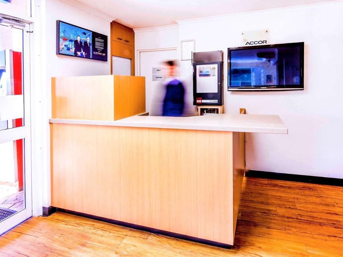 Receptionist