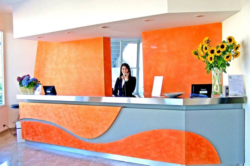 Receptionist