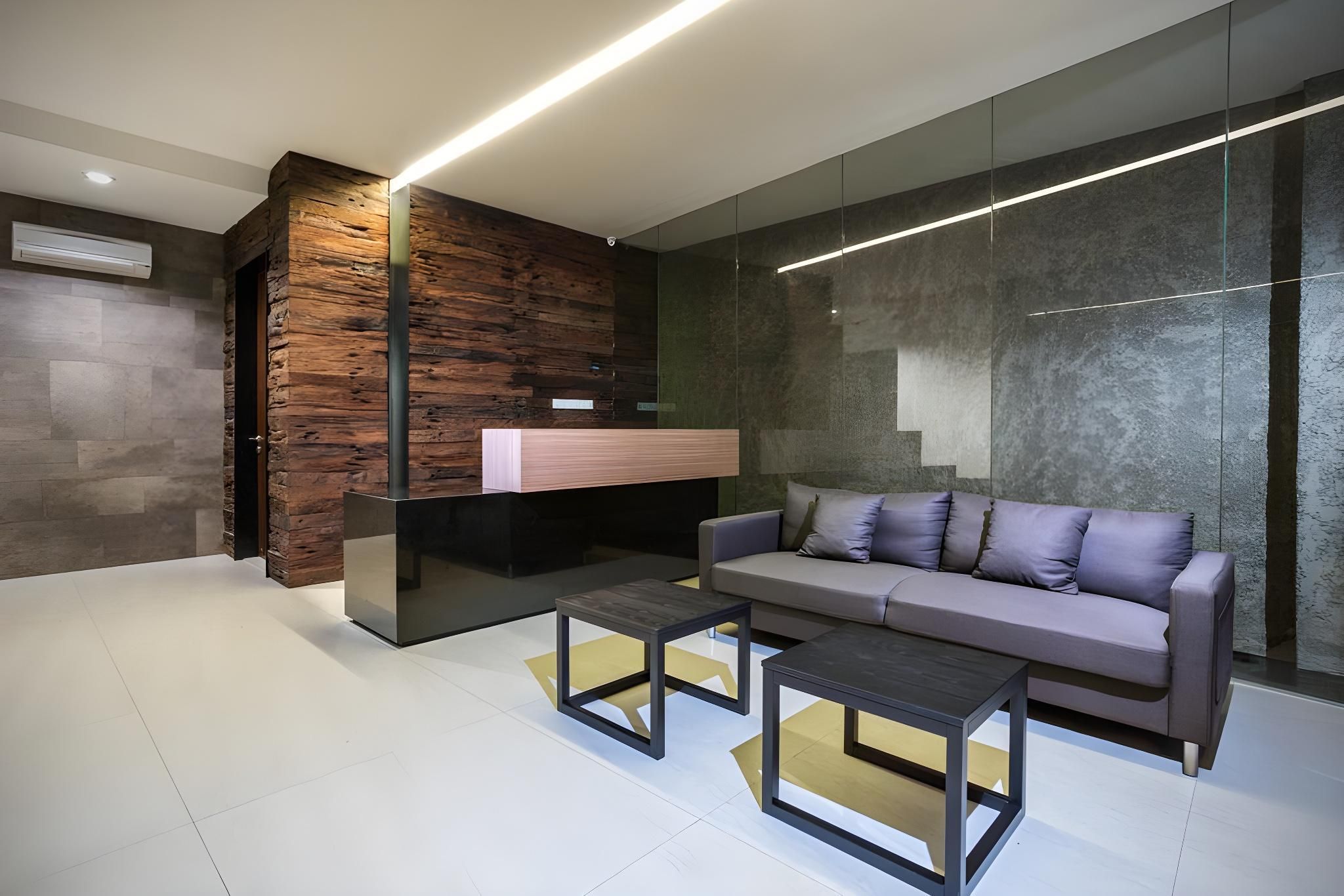 Receptionist
