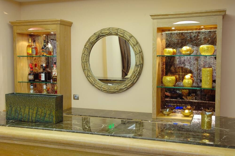 Receptionist