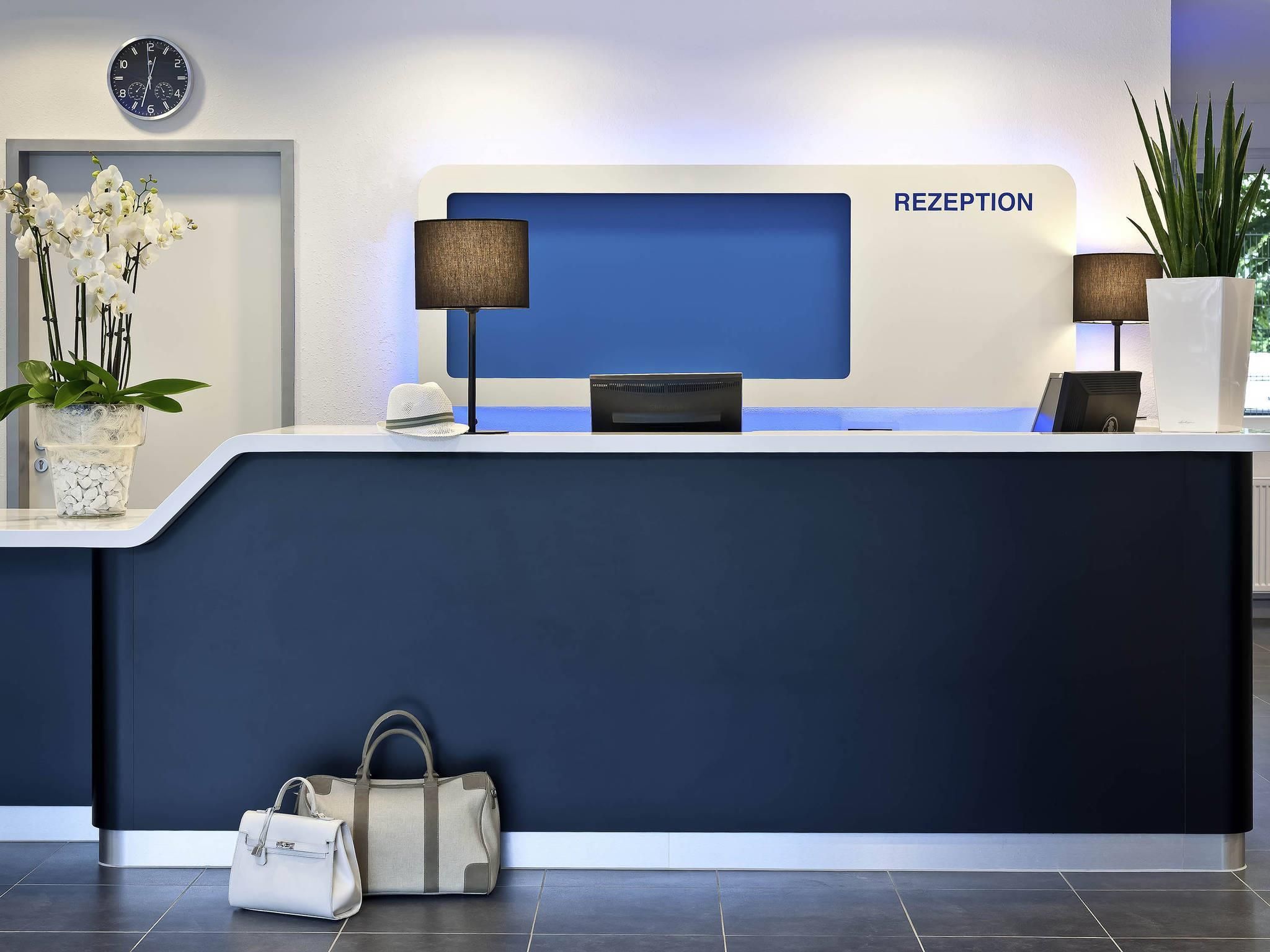 Receptionist