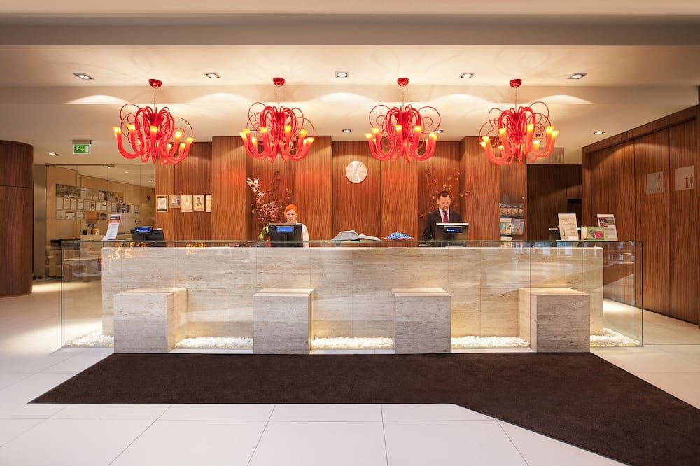 Receptionist