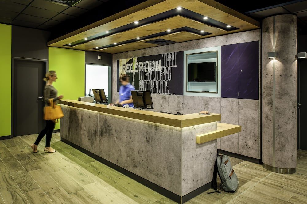Receptionist