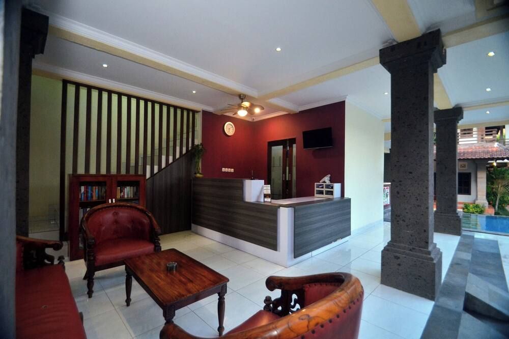 Receptionist