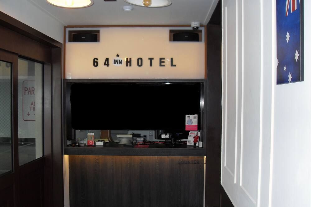 Receptionist