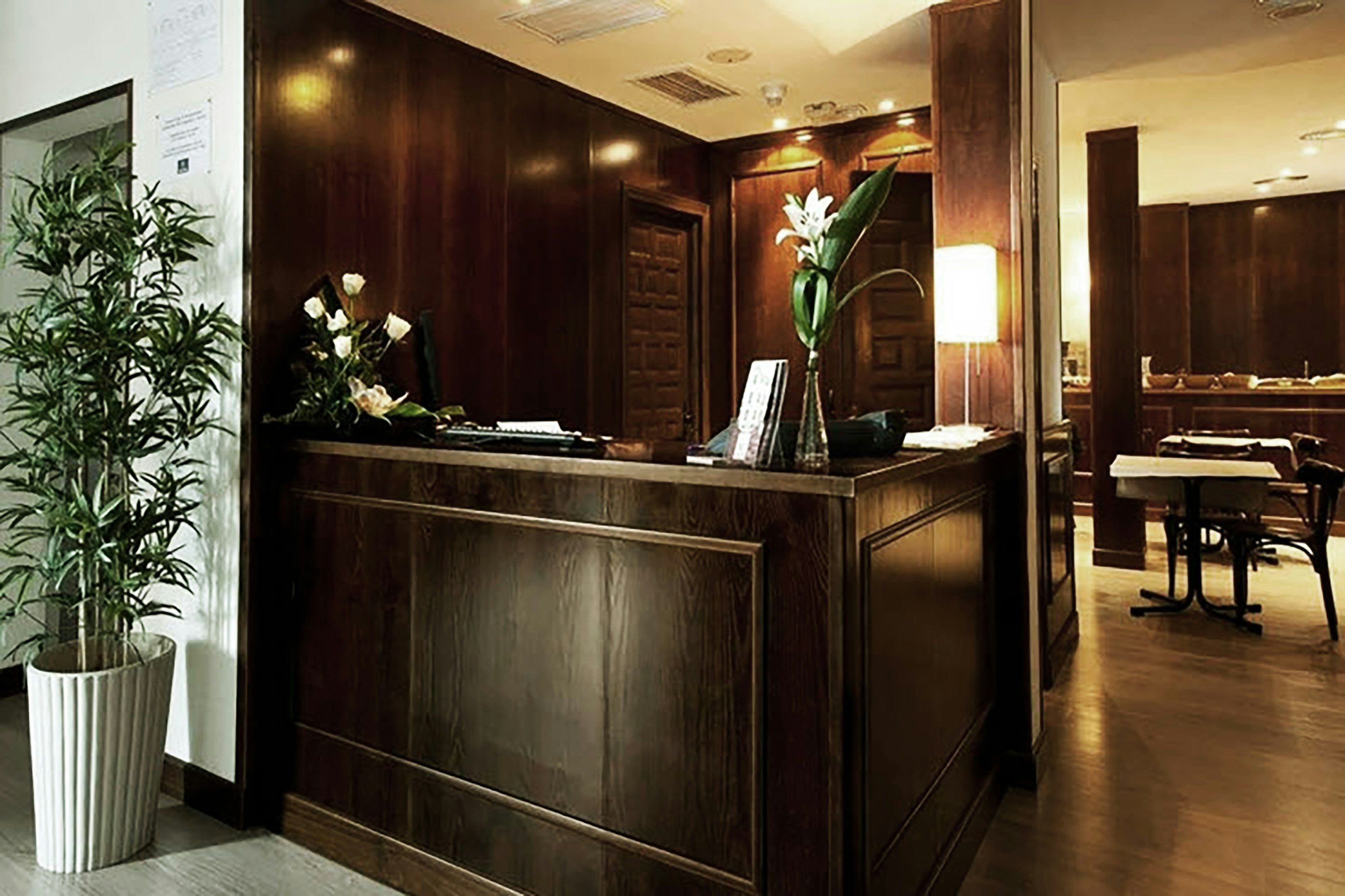 Receptionist