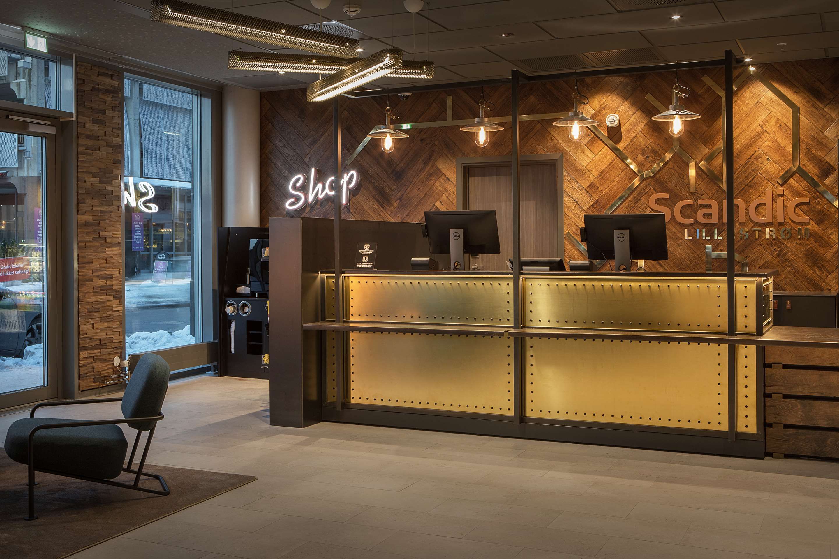 Receptionist