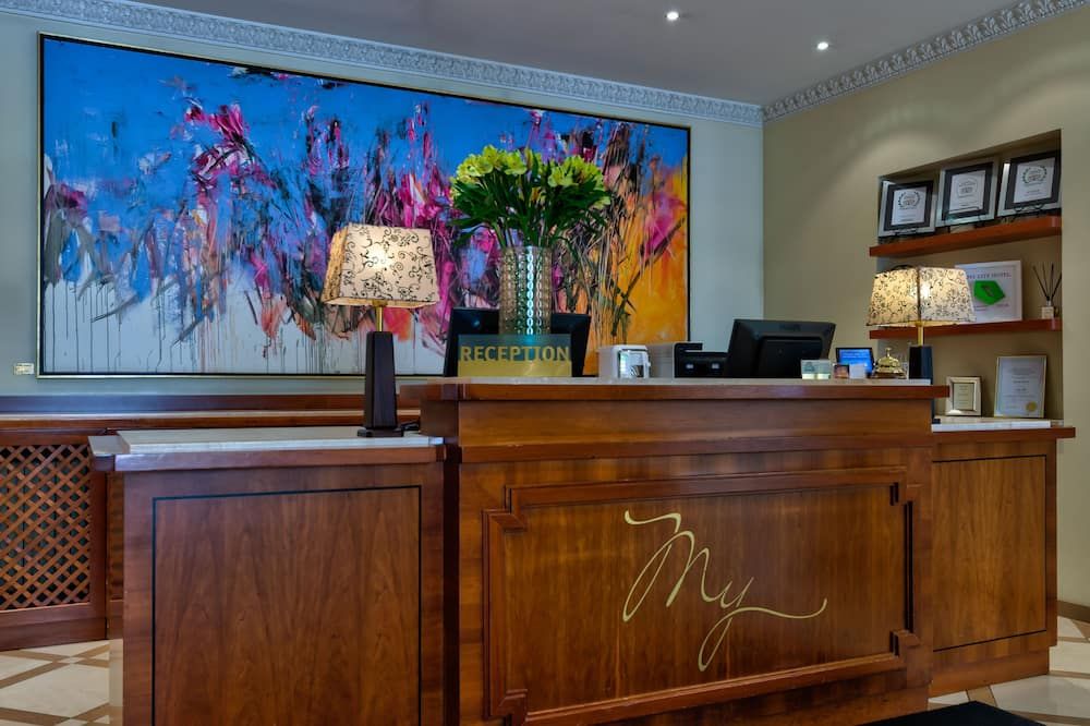 Receptionist