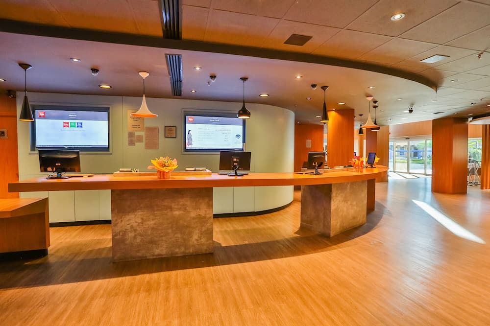Receptionist
