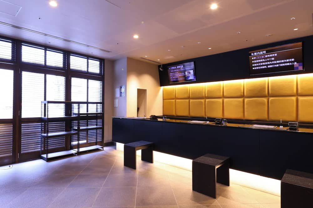 Receptionist