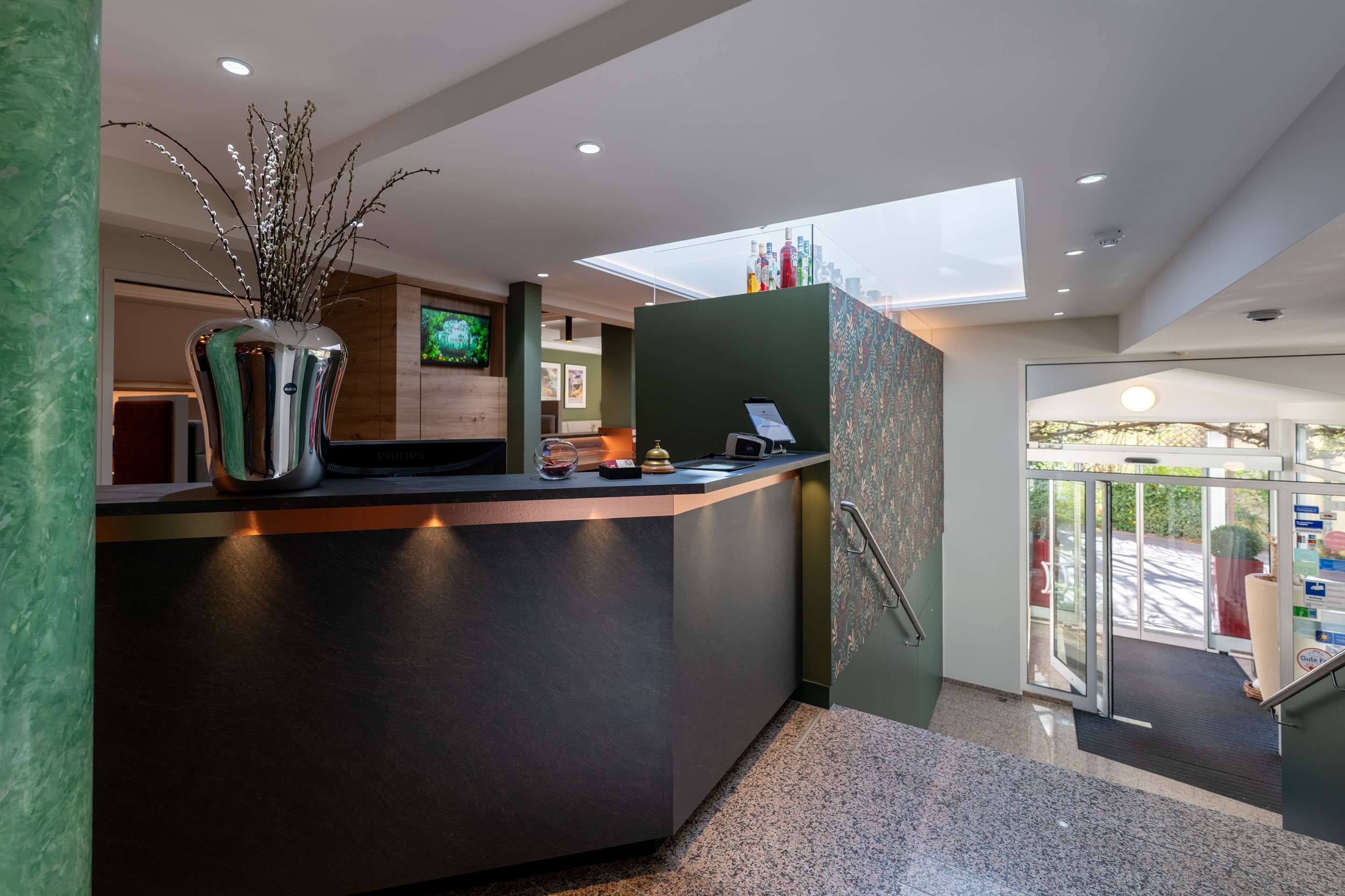 Receptionist