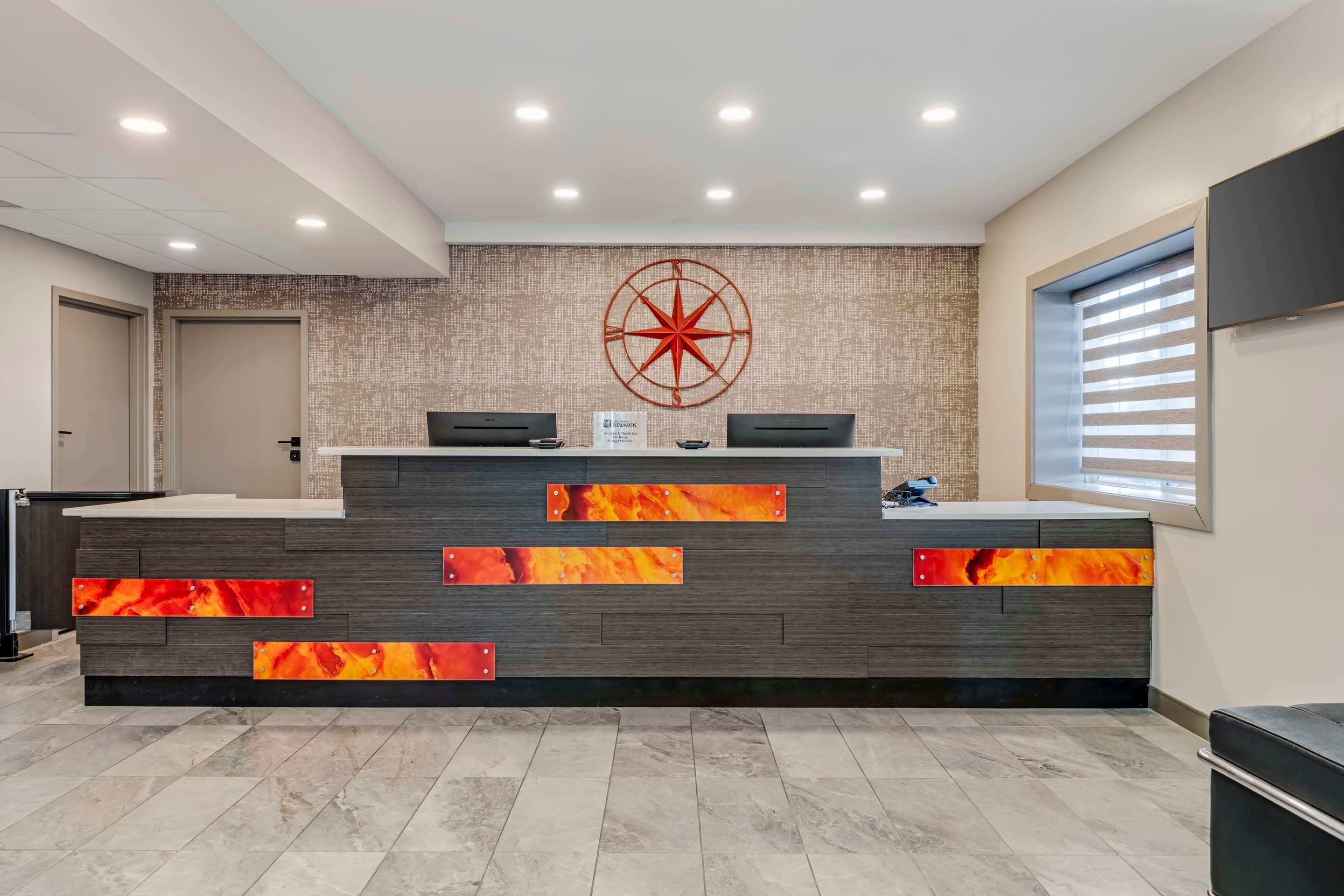 Receptionist