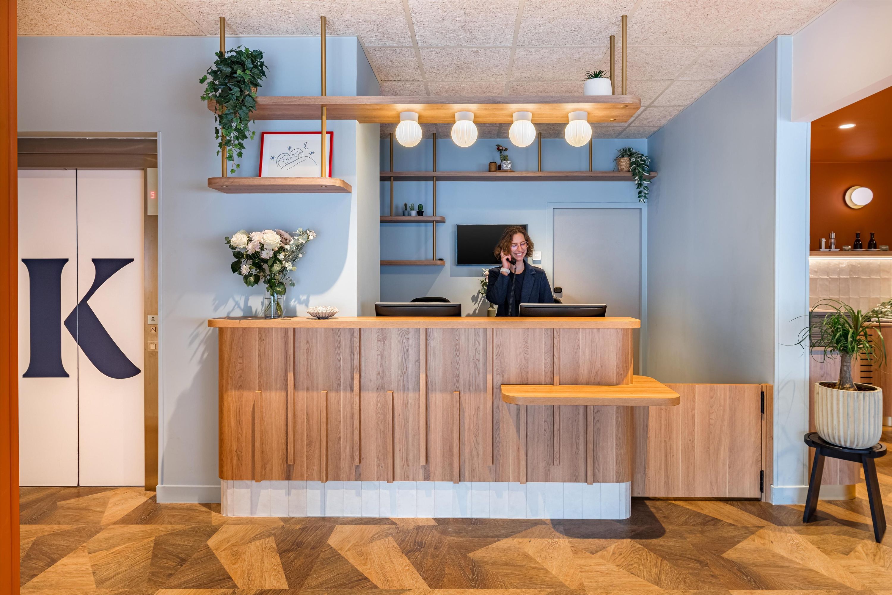 Receptionist