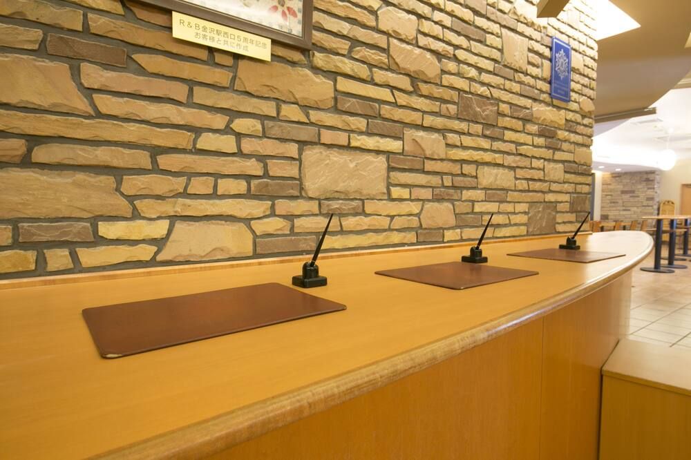 Receptionist